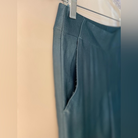⭐️ Ann Taylor Loft Wide Leg Cropped Silky Teal Color Block Pants size 00 Petite - Picture 5 of 7